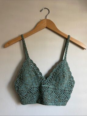 •| knit crop top